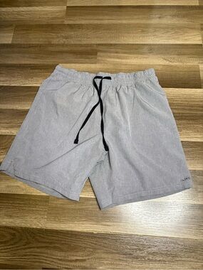 ALIVE Men’s Woven Athletic Shorts Gray Drawstring Waist Pockets Size L